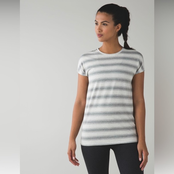 Lululemon Find Your Zen Short Sleeve Tee Gray , size 8 - Picture 1 of 8